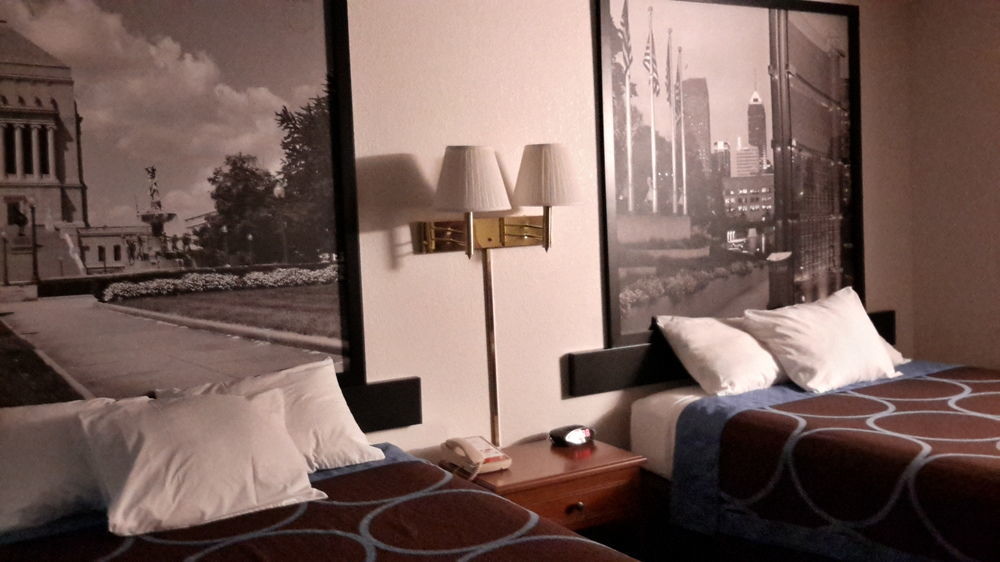 Super 8 By Wyndham Greenfield Ngoại thất bức ảnh